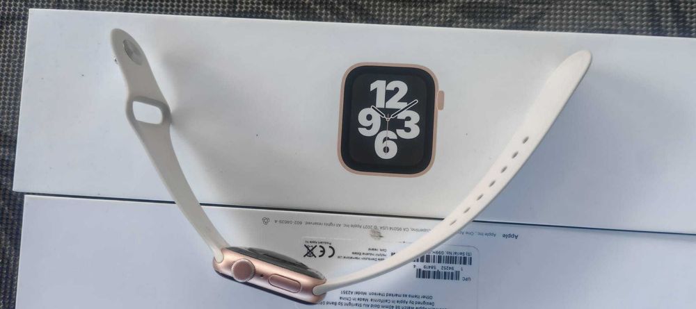 Apple Watch SE  40mm - Gold Aluminium