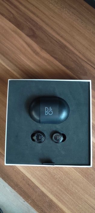 Наушники  BENG & OLUFSEN E8