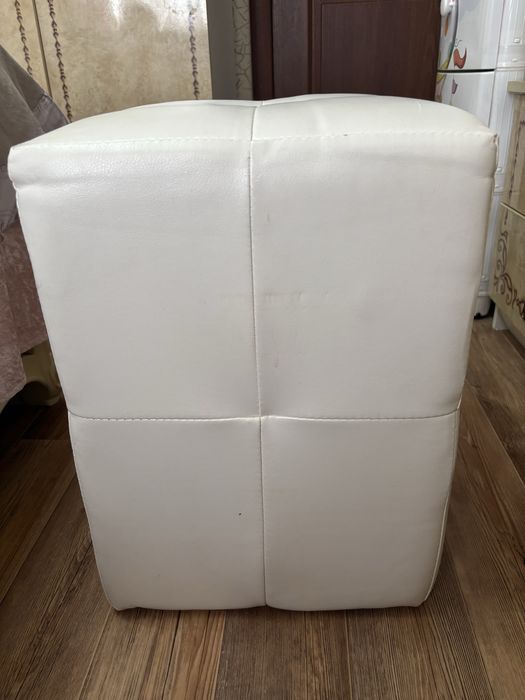 Пуфик и тумбочка