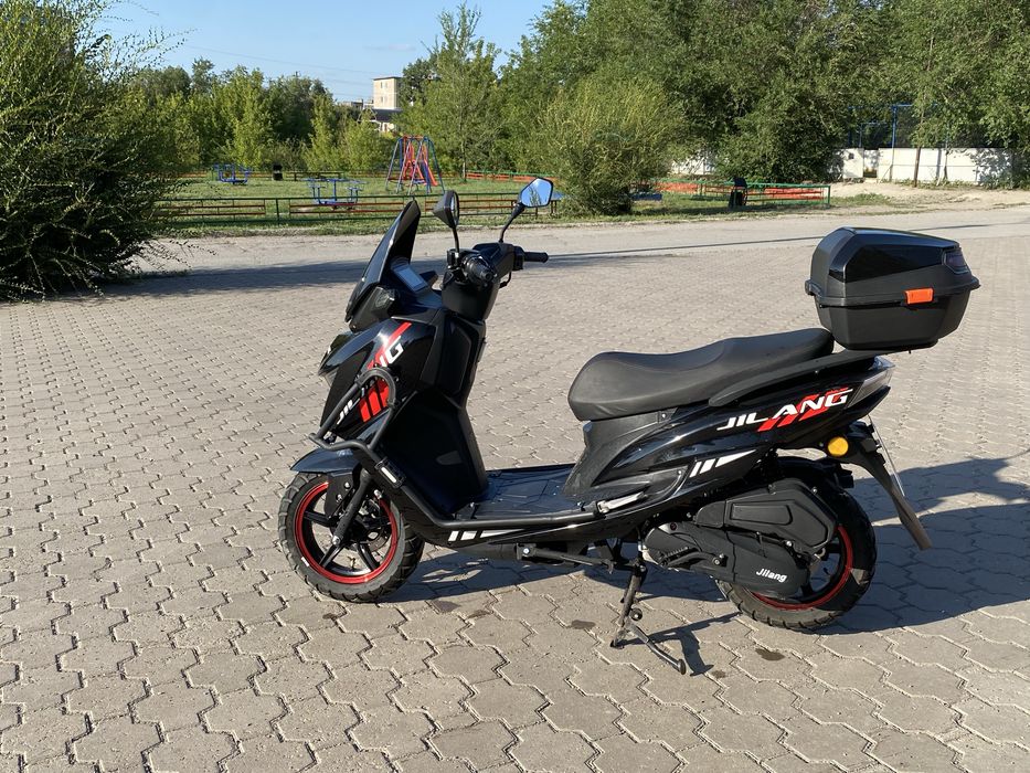 Макси скутер 150 кубов