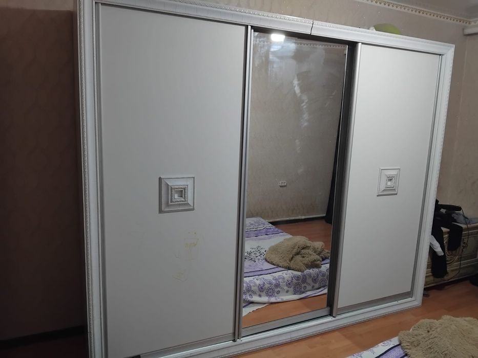 Шкаф купе с диваном