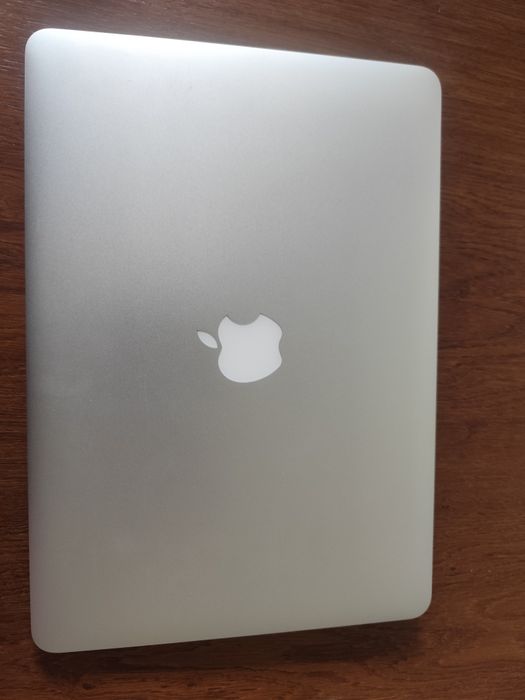 MacBook Air 13 " 2015 1.6Ghz 8Gb Ram 121GB SSD Перфектен