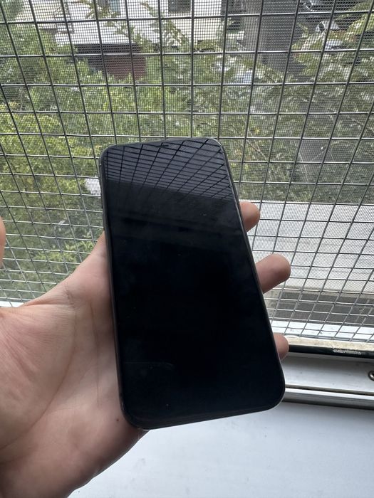 Vand/Schimb Iphone 11 128GB Baterie 83% Negru