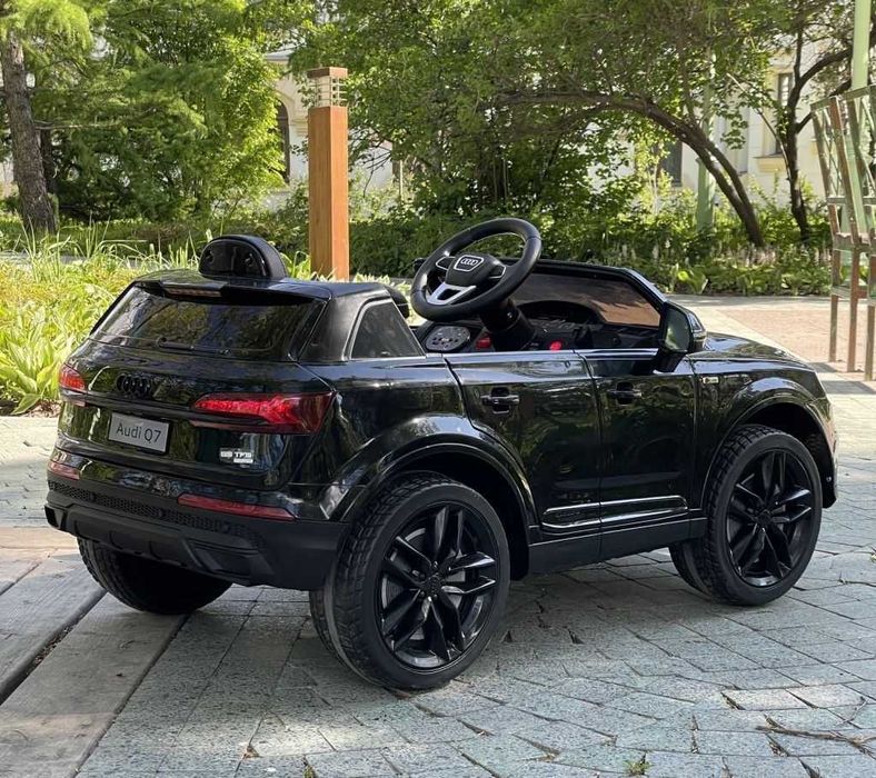 Акумулаторен джип Audi Q7 12V с меки гуми с Кожена седалка