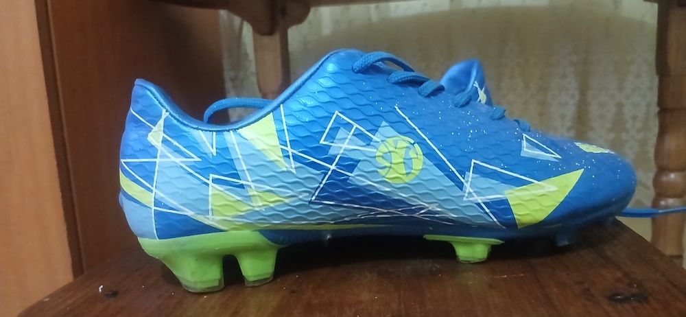 Vând ghete  de fotbal nr36