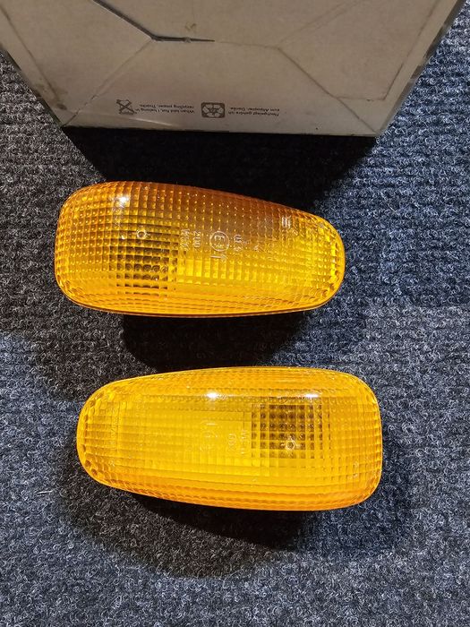 Set semnalizari aripi noi originale Volkswagen LT mk2

Cod Oe: 2D0 949