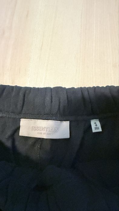 Pantaloni essentials