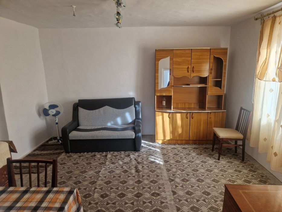 Casă si teren in orasul Hârlău