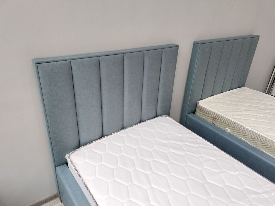 Кровать одинарний мягкий обшивка крпуса