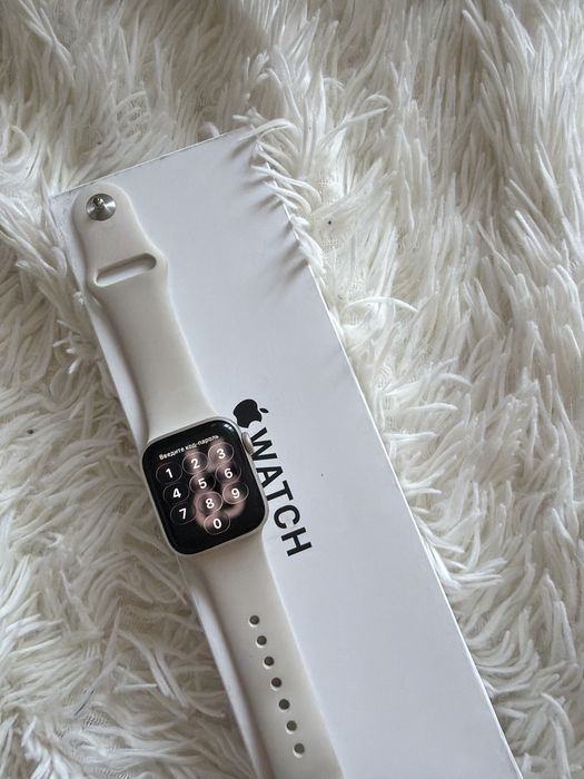 Apple watch se 40 мм 80% акб