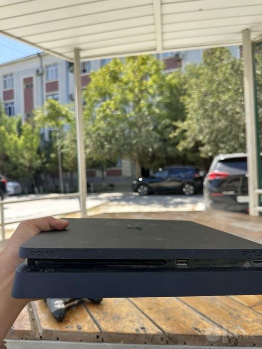 PlayStation 4 Slim sotiladi

PS4 Slim yaxshi holatda sotiladi.
Komp