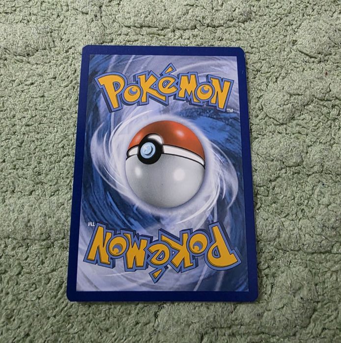 Vând cărți pokemon