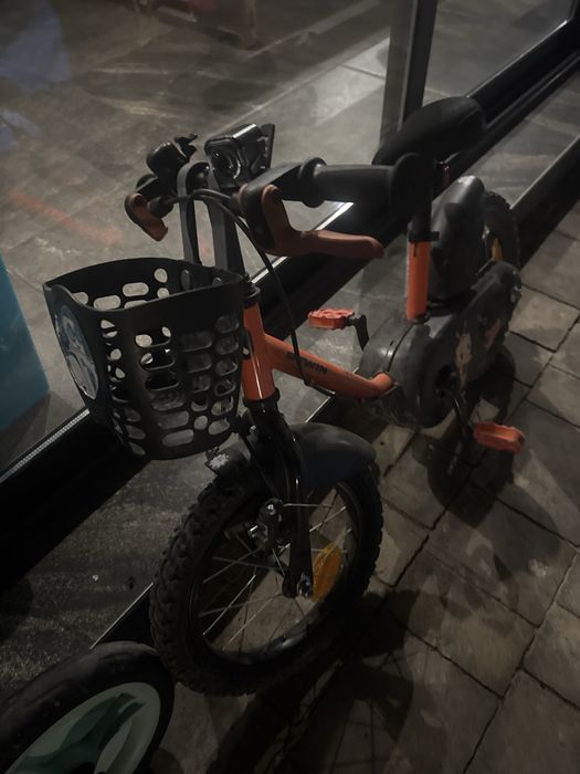 Велосипед с кошница за играчки,звънец,фар на батерии и стоп на батерии