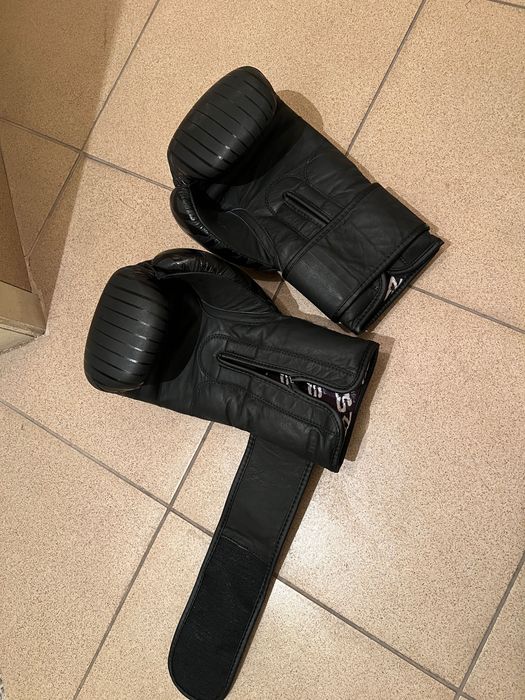 Боксови ръкавици и протектори за крака Fairtex