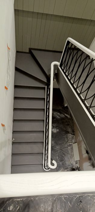 Услуга по покраске мебели реставрации лестниц, панелей.