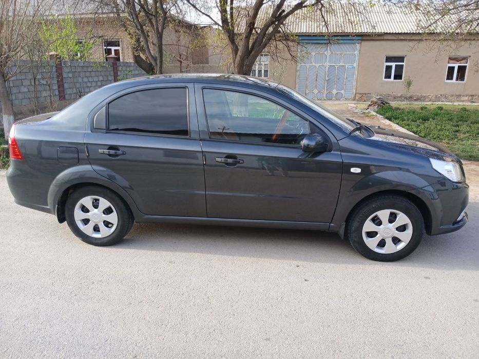 Нехия 3 Мокрый асфальт холати Почти янги ало даражада.