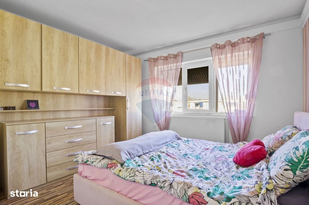 Apartament cu 2 camere decomandat de vanzare in zona 300 Arad