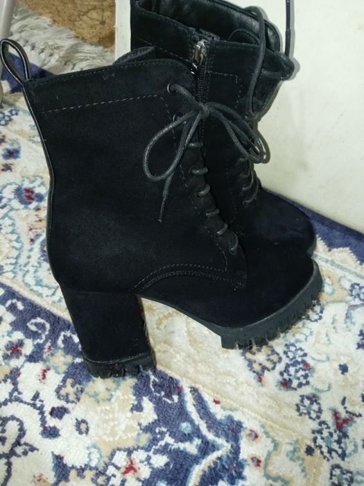 Продам новые замшевые туфли