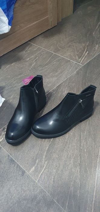 Ghete dama noi cu eticheta