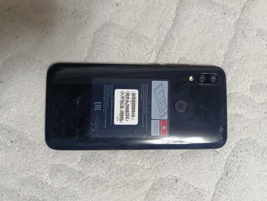 Продам телефон Redmi 7. Памать 3/32