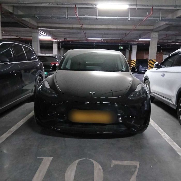 Tesla Model Y 2023 — 2