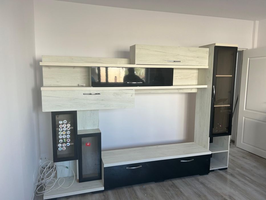 Vând mobila living