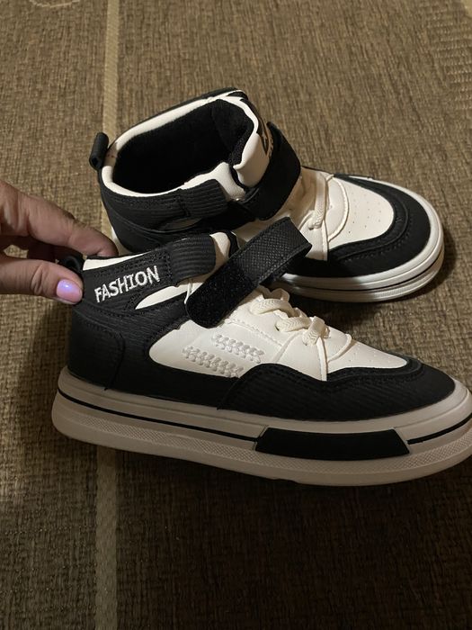 Кроссовки красивые