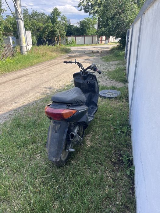 Dezmembrez scuter yamaha  125cc