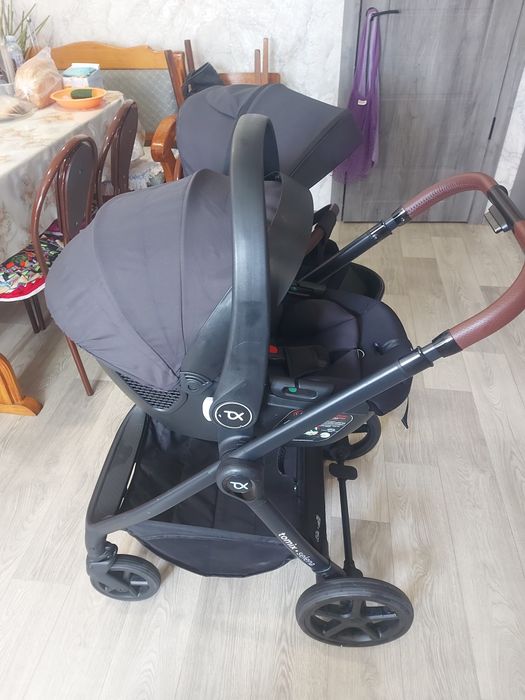 Продам коляску 3 в1