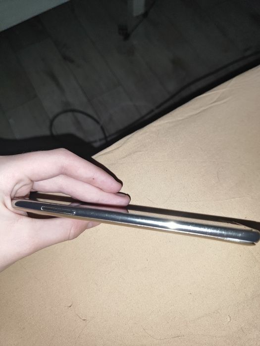 Samsung Galaxy J7 (2016) Gold, экран в идеале, треснута только защита