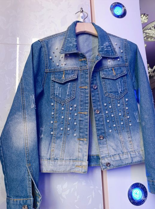 Бутиково дънково яке с перли и камъни