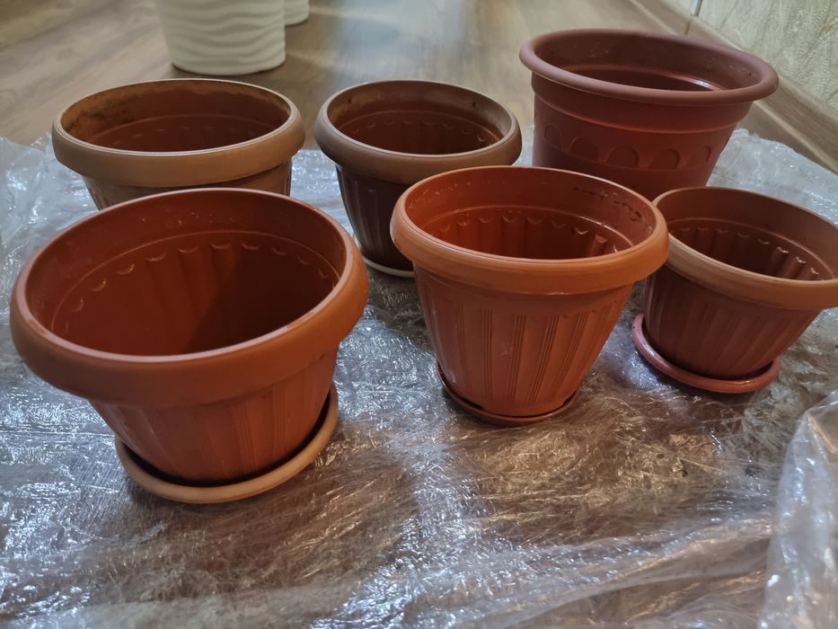Продам горшки для  цветов