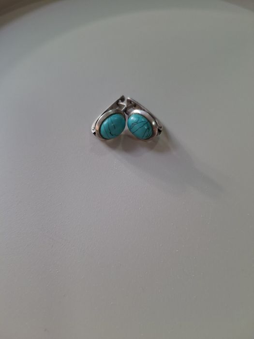 Продам серебряные серьги с бирюзовый камнем