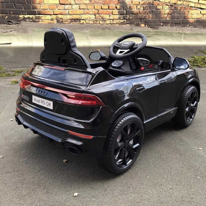 Акумулаторна кола Audi RS Q8 с WiFi меки гуми и кожена седалка и MP3 12V металик
