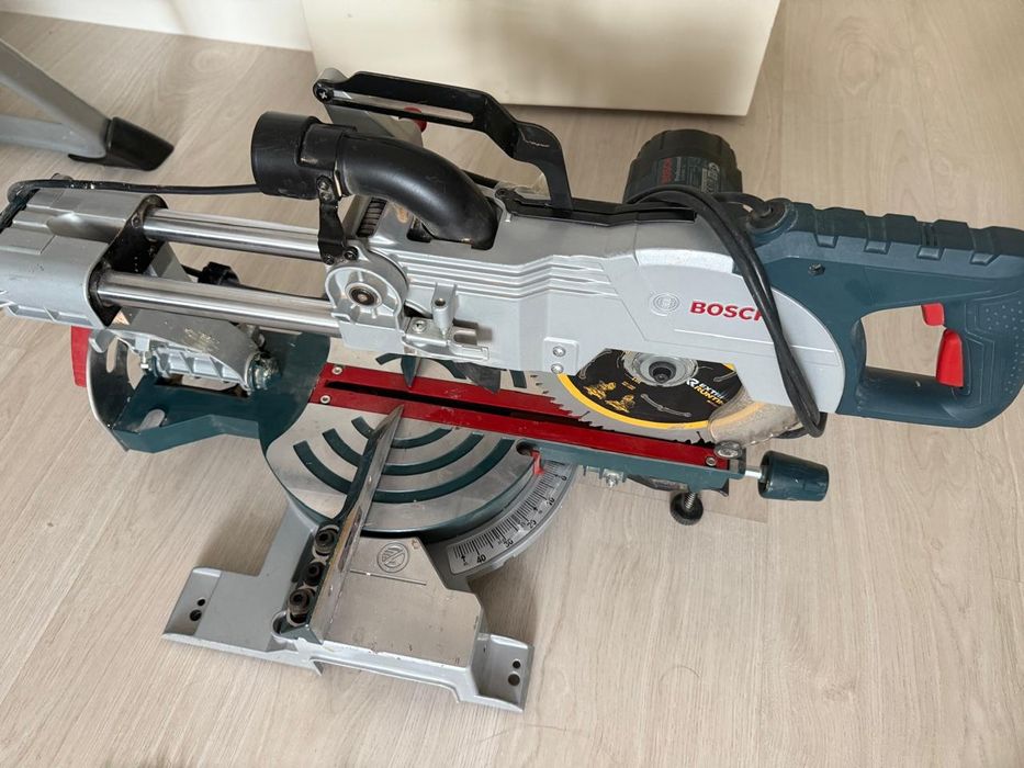 Углорез пила Bosch