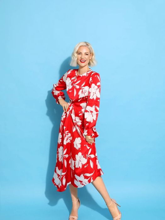 Красива червена бяла рокля сатинирана ZARA нова