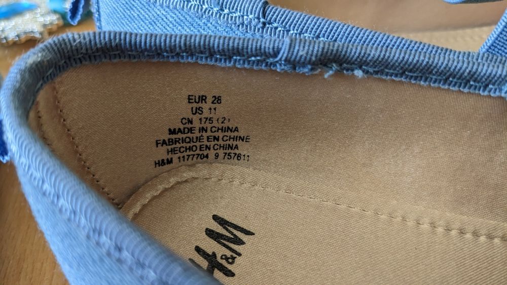 Vand pantofi H&M, noi, tip balerini, masurile  27, 28