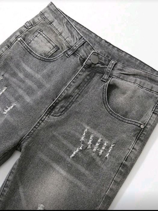 Blugi slim fit rupți pentru bărbați,de culoare gri.