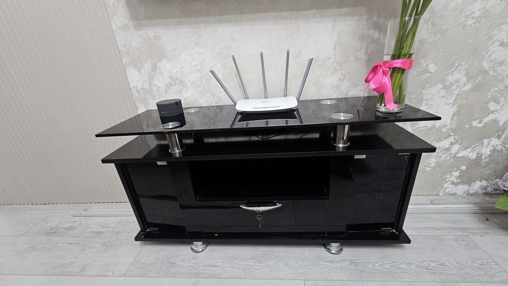 Продается тумба под телевизор (tv тумба)