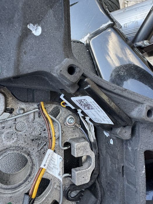 Два броя Волани VW