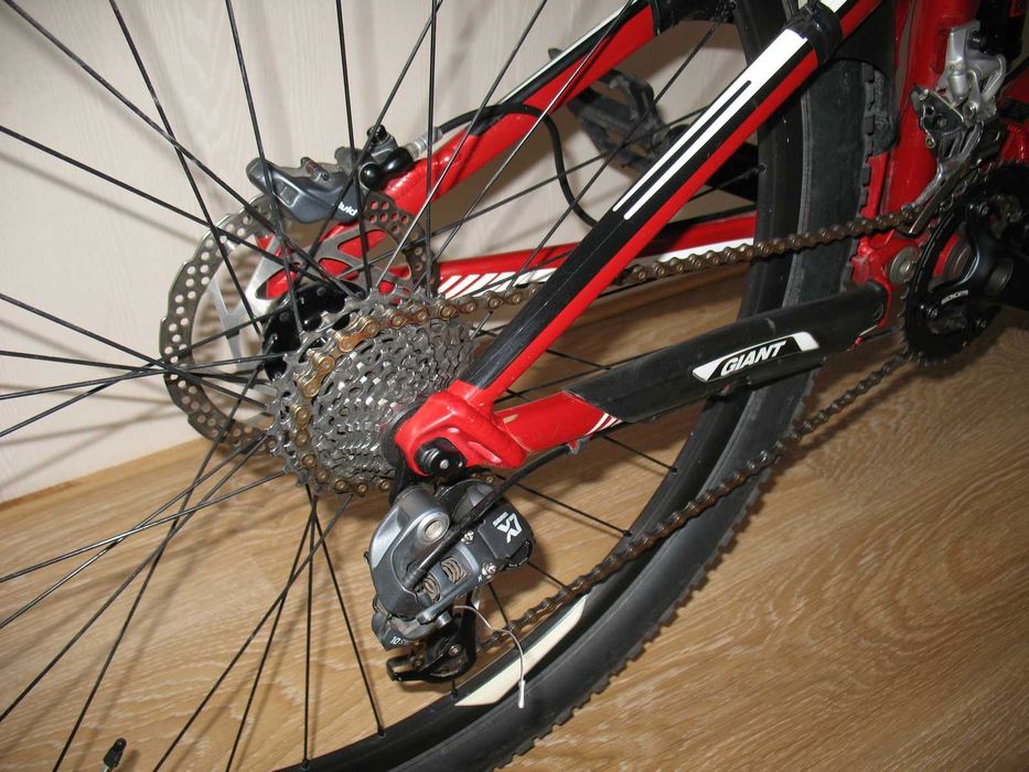 Двухподвес Giant trance  (sram  rockshox)