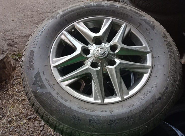 Продам комплект автошин с дисками