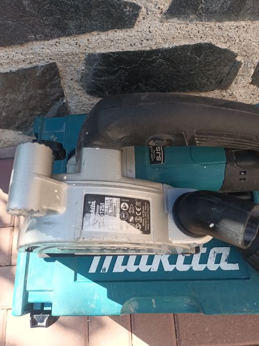 Masina canelat  frezat makita sg 1251