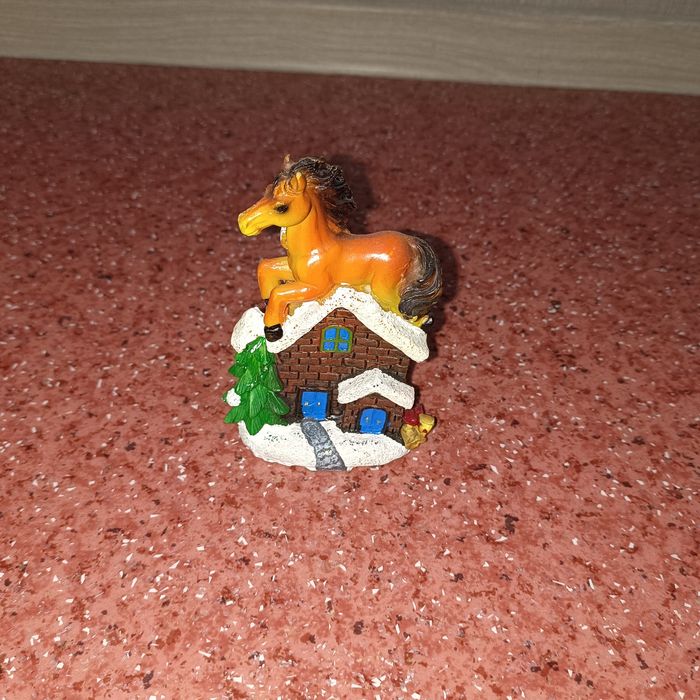 Лошадь сувенир копилка
