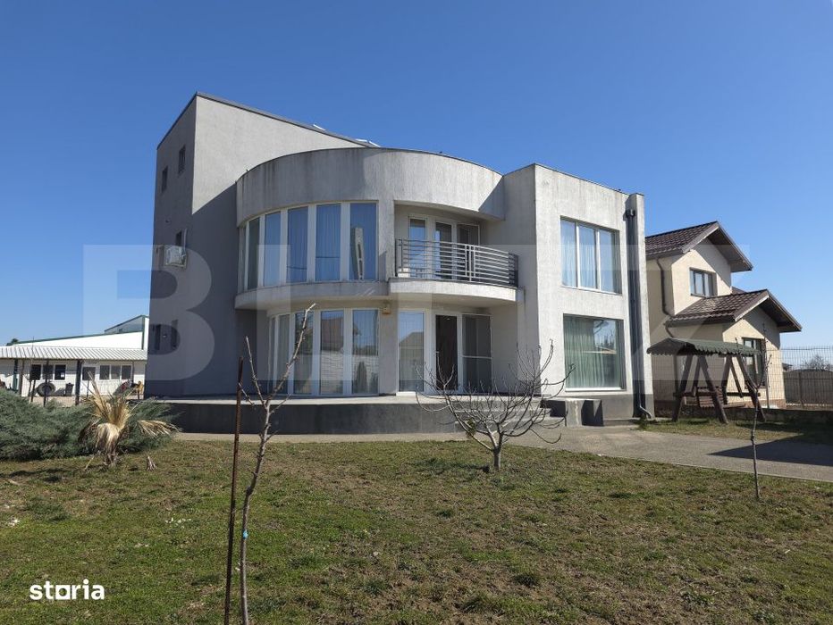 Confort Modern si Facturi Zero: Vila Unica cu Vitraje Mari  in Exclusi