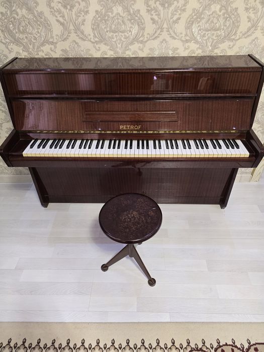 Продаётся пианино petrov