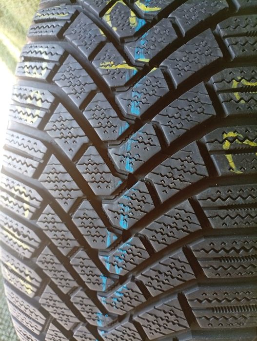 215 60 16 Goodyear m+s 2023