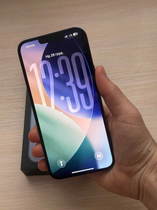 Apple Iphone 13 Pro Max în stare excelentă + încărcător + huse