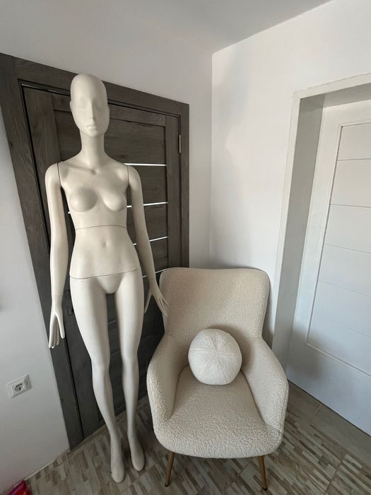 Дамски запазен манекен