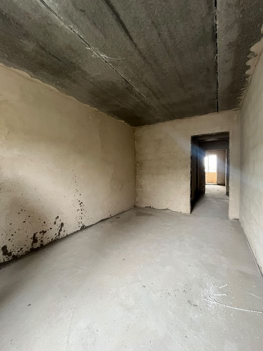 Продам 2х ком . Квартиру в черновом варианте.